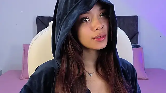 sara sharma  online show from 11/15/25, 02:02