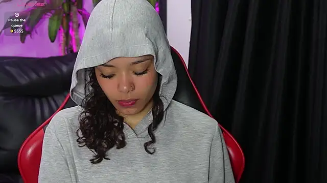 sara sharma  online show from 11/24/25, 02:17