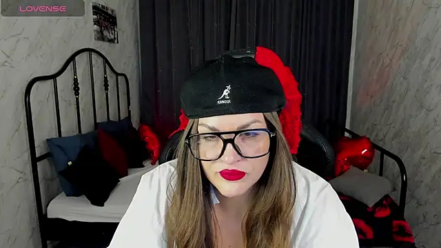 Snapshot of kamilla___moon chatting on 03/10/25, 01:34 kamilla moon online show from 03/10/25, 01:34