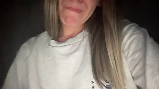 Snapshot of sarrah_rossy chatting on 09/16/25, 08:32 sarrah rossy online show from 09/16/25, 08:32