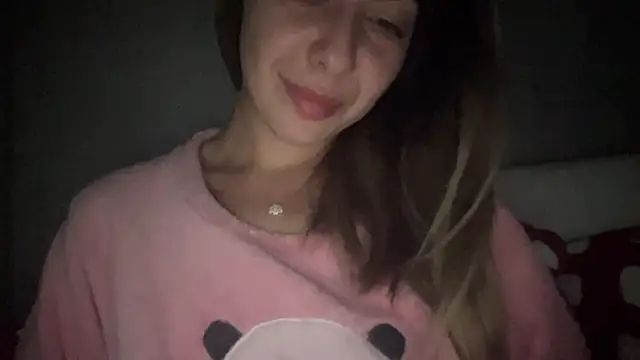 Snapshot of sarrah_rossy chatting on 11/04/25, 09:25 sarrah rossy online show from 11/04/25, 09:25