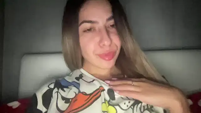 Snapshot of sarrah_rossy chatting on 11/06/25, 10:21 sarrah rossy online show from 11/06/25, 10:21