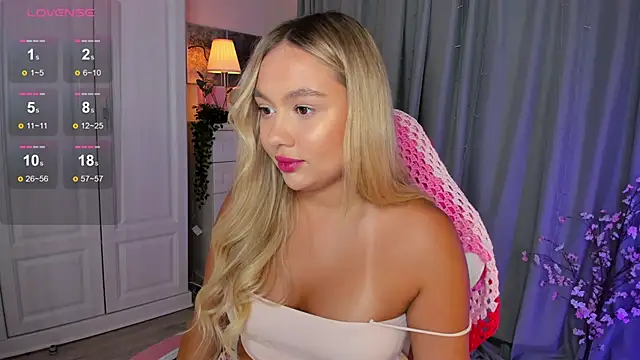 Snapshot of _Loneve__ chatting on 10/03/25, 03:31  Loneve   online show from 10/03/25, 03:31