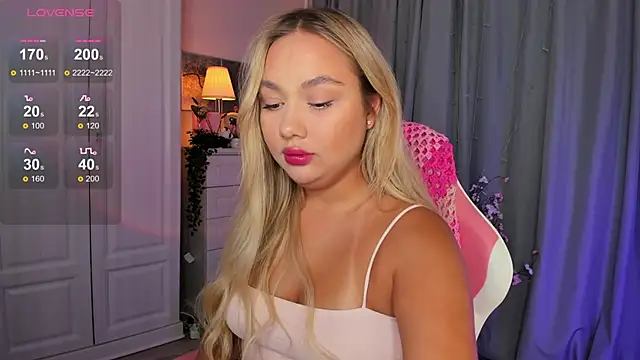 Snapshot of _Loneve__ chatting on 10/04/25, 03:21  Loneve   online show from 10/04/25, 03:21