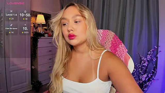 Snapshot of _Loneve__ chatting on 10/12/25, 01:54  Loneve   online show from 10/12/25, 01:54