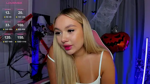 Snapshot of _Loneve__ chatting on 10/15/25, 02:50  Loneve   online show from 10/15/25, 02:50