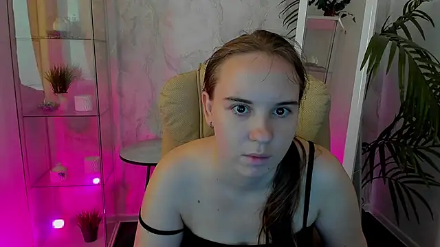 Snapshot of Lika_0ne chatting on 06/19/26, 11:47 Lika 0ne online show from 06/19/26, 11:47