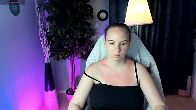 Snapshot of Lika_0ne chatting on 06/23/26, 11:52 Lika 0ne online show from 06/23/26, 11:52