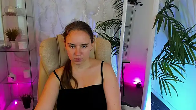 Snapshot of Lika_0ne chatting on 07/28/26, 12:01 Lika 0ne online show from 07/28/26, 12:01