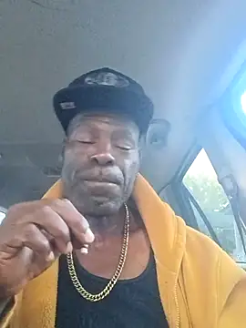 Snapshot of birdg chatting on 09/27/25, 12:54 birdg online show from 09/27/25, 12:54