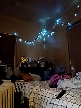 Snapshot of birdg chatting on 10/22/25, 05:24 birdg online show from 10/22/25, 05:24