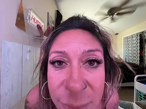 bossyroxy84 online show from 10/22/25, 05:13