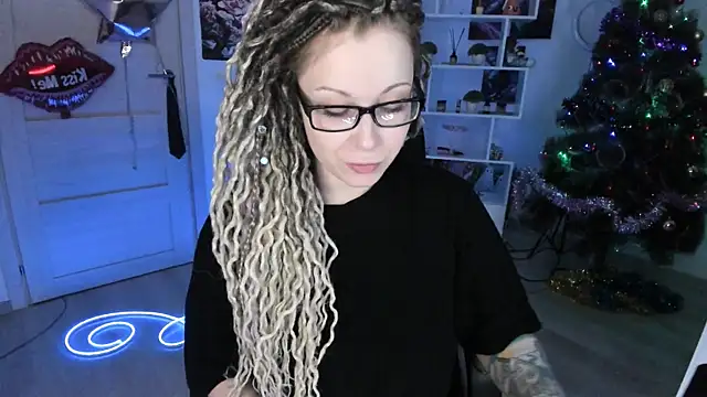 Snapshot of HoneySallyMoore chatting on 01/10/26, 05:26 HoneySallyMoore online show from 01/10/26, 05:26