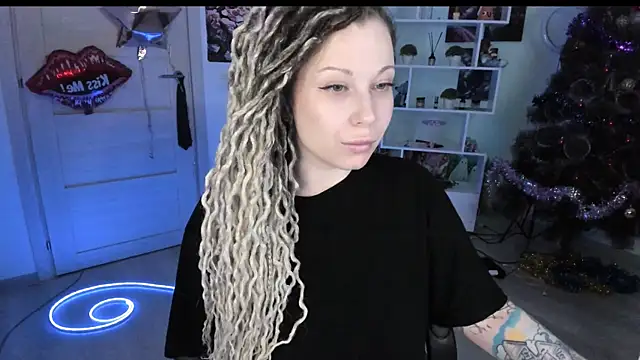 Snapshot of HoneySallyMoore chatting on 01/11/26, 03:06 HoneySallyMoore online show from 01/11/26, 03:06