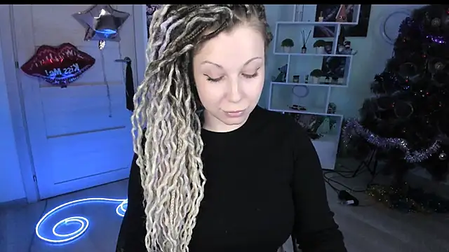 Snapshot of HoneySallyMoore chatting on 01/16/26, 01:42 HoneySallyMoore online show from 01/16/26, 01:42