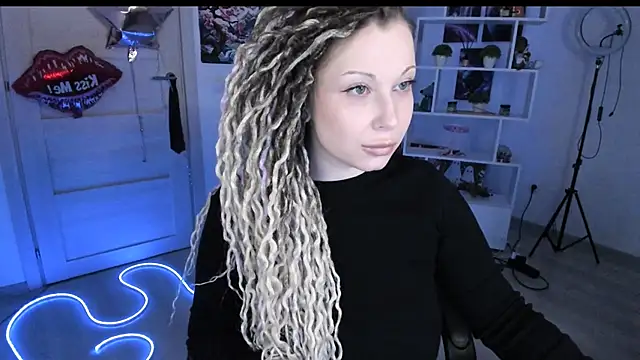 Snapshot of HoneySallyMoore chatting on 02/15/26, 05:09 HoneySallyMoore online show from 02/15/26, 05:09