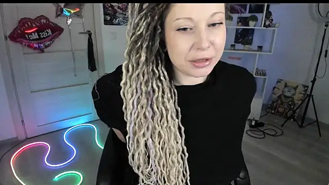Snapshot of HoneySallyMoore chatting on 03/01/26, 04:53 HoneySallyMoore online show from 03/01/26, 04:53