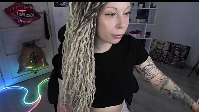 Snapshot of HoneySallyMoore chatting on 07/20/26, 01:53 HoneySallyMoore online show from 07/20/26, 01:53