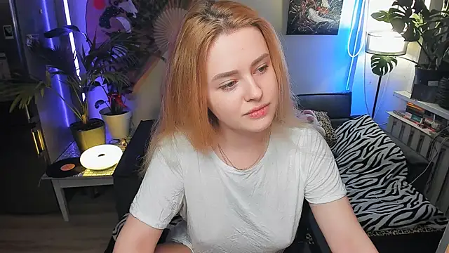 Alexa Pirs online show from 12/04/25, 09:12