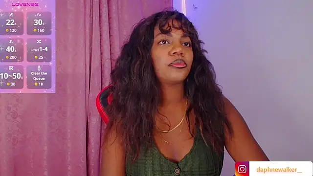 Snapshot of Daphnewalker__ chatting on 09/13/25, 04:23 Daphnewalker   online show from 09/13/25, 04:23