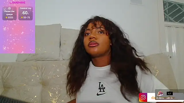 Snapshot of Daphnewalker__ chatting on 10/01/25, 03:01 Daphnewalker   online show from 10/01/25, 03:01