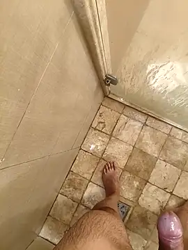 Snapshot of henri69 chatting on 12/14/25, 05:02 henri69 online show from 12/14/25, 05:02