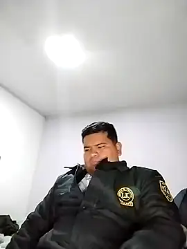 Snapshot of oscarshow24 chatting on 03/03/25, 01:10 oscarshow24 online show from 03/03/25, 01:10