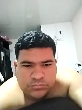 Snapshot of oscarshow24 chatting on 03/04/25, 11:51 oscarshow24 online show from 03/04/25, 11:51