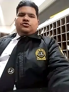 Snapshot of oscarshow24 chatting on 03/10/25, 05:00 oscarshow24 online show from 03/10/25, 05:00