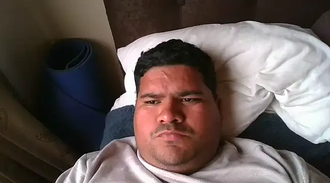 Snapshot of oscarshow24 chatting on 03/11/25, 08:09 oscarshow24 online show from 03/11/25, 08:09