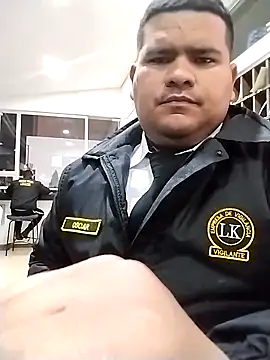 Snapshot of oscarshow24 chatting on 03/22/25, 05:39 oscarshow24 online show from 03/22/25, 05:39