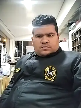 Snapshot of oscarshow24 chatting on 11/07/25, 08:03 oscarshow24 online show from 11/07/25, 08:03