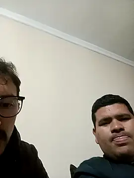 Snapshot of oscarshow24 chatting on 12/14/25, 02:28 oscarshow24 online show from 12/14/25, 02:28