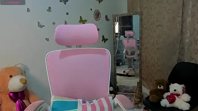 Snapshot of Hanna_latinaa chatting on 11/24/25, 12:21 Hanna latinaa online show from 11/24/25, 12:21