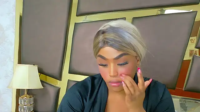 TianahGlow online show from 11/30/25, 09:46