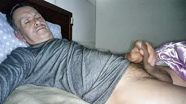 Snapshot of elver271@xh chatting on 12/18/25, 05:46 elver271xh online show from 12/18/25, 05:46