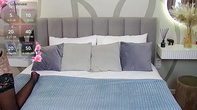 Snapshot of WoW__JuliaBlonde chatting on 10/14/25, 02:56 WoW JuliaBlonde online show from 10/14/25, 02:56