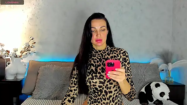 Snapshot of Tina_Mart chatting on 11/04/25, 01:54 Tina Mart online show from 11/04/25, 01:54