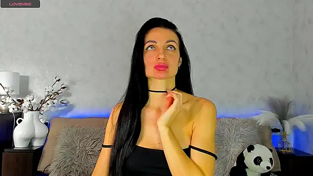 Snapshot of Tina_Mart chatting on 11/05/25, 11:21 Tina Mart online show from 11/05/25, 11:21