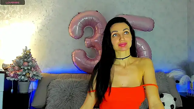 Snapshot of Tina_Mart chatting on 12/01/25, 08:19 Tina Mart online show from 12/01/25, 08:19