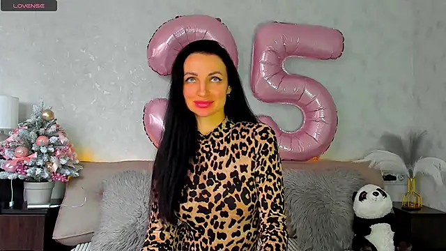 Snapshot of Tina_Mart chatting on 12/02/25, 08:41 Tina Mart online show from 12/02/25, 08:41