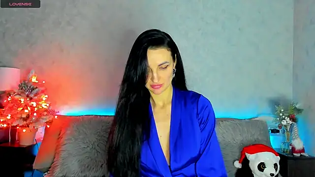 Snapshot of Tina_Mart chatting on 12/17/25, 09:10 Tina Mart online show from 12/17/25, 09:10