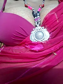 Snapshot of SX-JUHI chatting on 10/19/25, 11:49 SX-JUHI online show from 10/19/25, 11:49