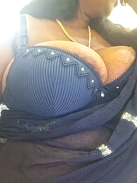 Snapshot of SX-JUHI chatting on 11/07/25, 05:51 SX-JUHI online show from 11/07/25, 05:51