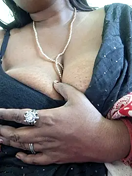 Snapshot of SX-JUHI chatting on 12/13/25, 11:32 SX-JUHI online show from 12/13/25, 11:32