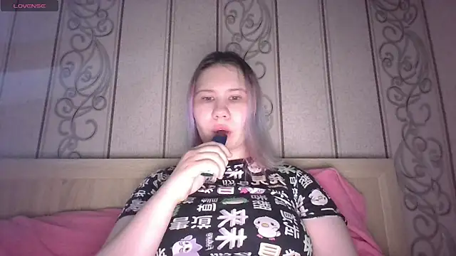 Snapshot of Little_kitsune1707 chatting on 09/29/25, 01:16 Little kitsune1707 online show from 09/29/25, 01:16