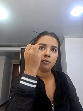 MariamLaraa online show from 10/26/25, 12:49