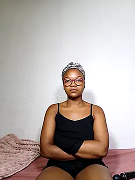 Snapshot of Kylie6lack chatting on 02/17/25, 10:47 Kylie6lack online show from 02/17/25, 10:47