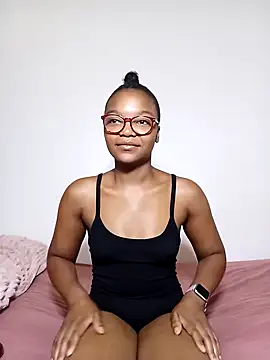 Snapshot of Kylie6lack chatting on 02/21/25, 02:39 Kylie6lack online show from 02/21/25, 02:39