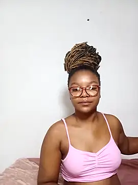 Snapshot of Kylie6lack chatting on 10/13/25, 08:09 Kylie6lack online show from 10/13/25, 08:09